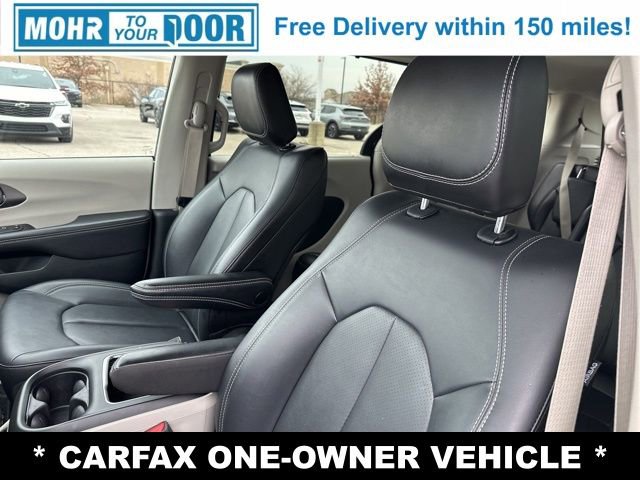 Used 2024 Chrysler Pacifica Touring-L image 9