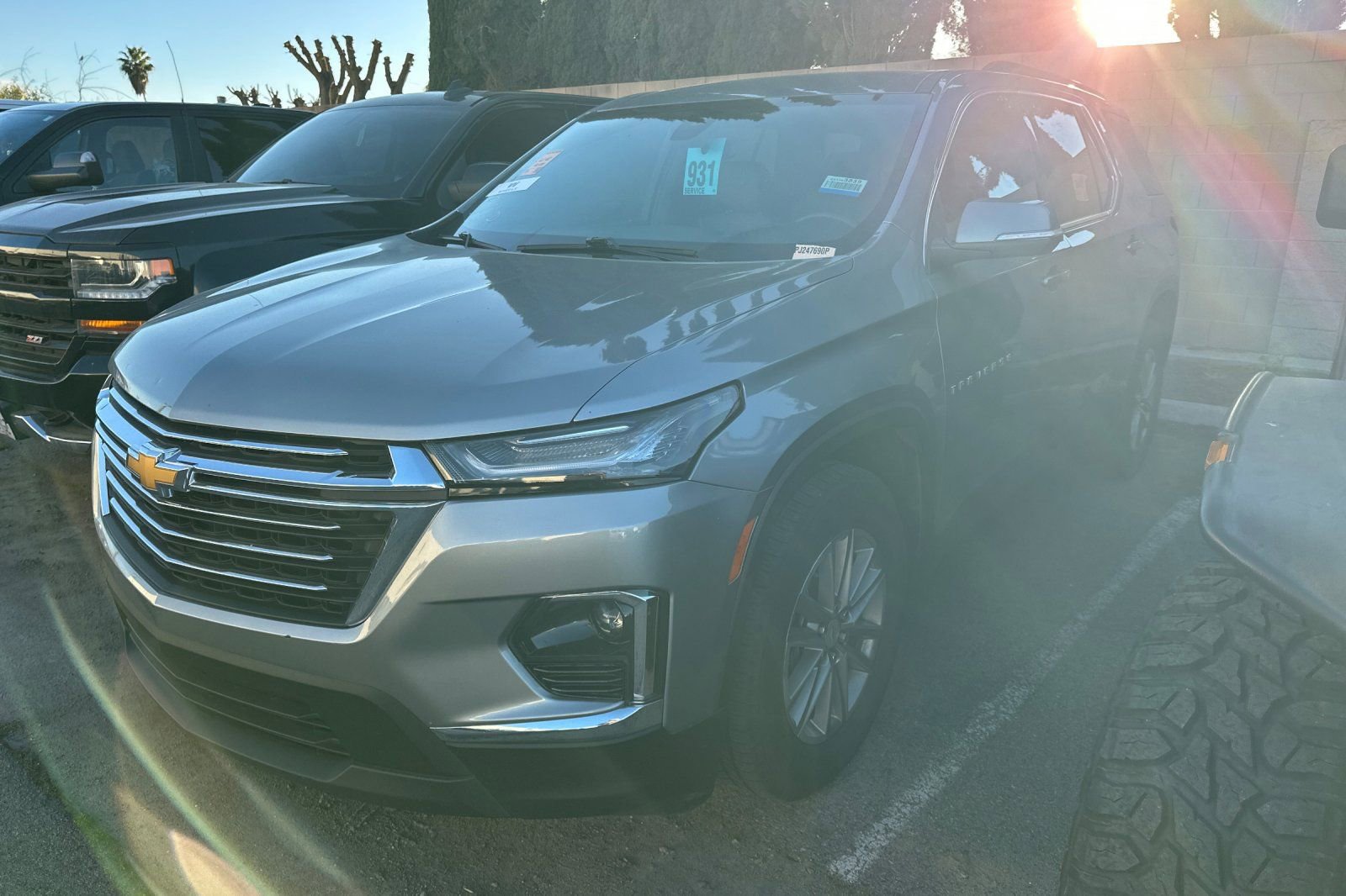 Used 2023 Chevrolet Traverse LT image 2