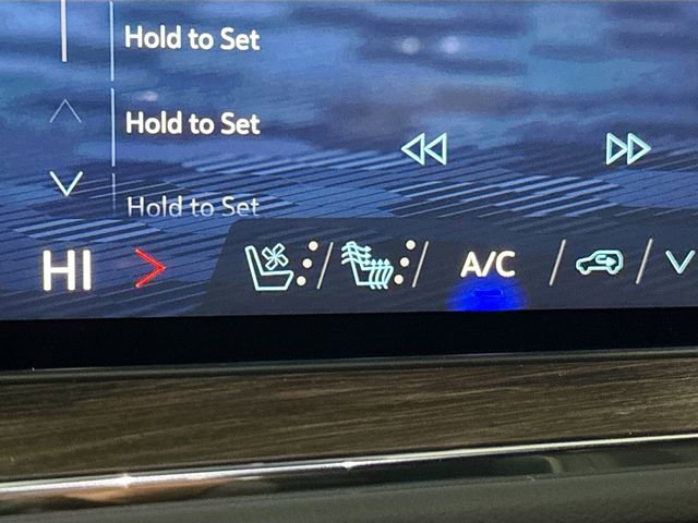 New 2025 Chevrolet Suburban Premier image 22