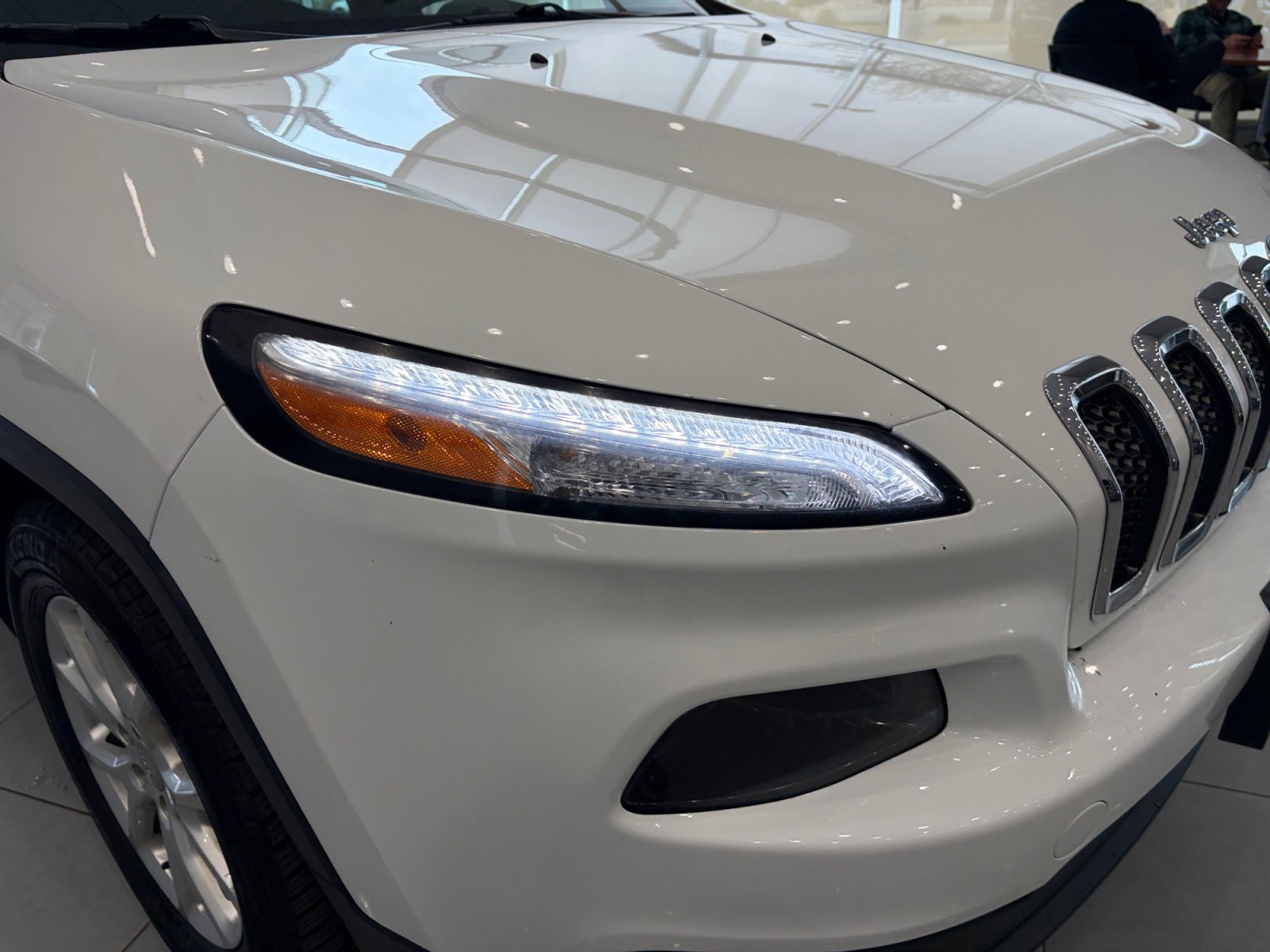 Used 2015 Jeep Cherokee Latitude w/ Cold Weather Group image 27