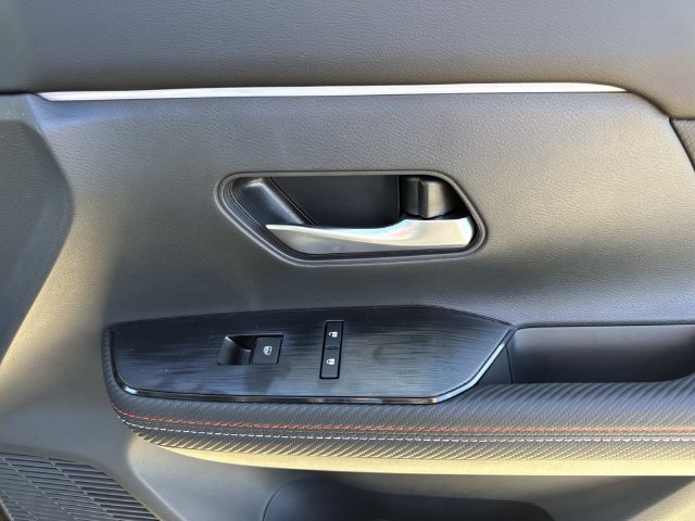 New 2027 Nissan Kicks SR FWD image 17