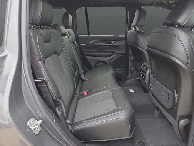 New 2025 Jeep Grand Cherokee Altitude AWD/4WD image 33
