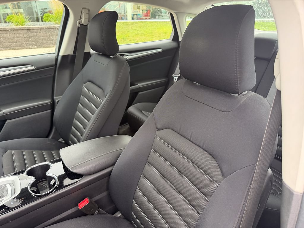 Used 2015 Ford Fusion SE FWD image 9