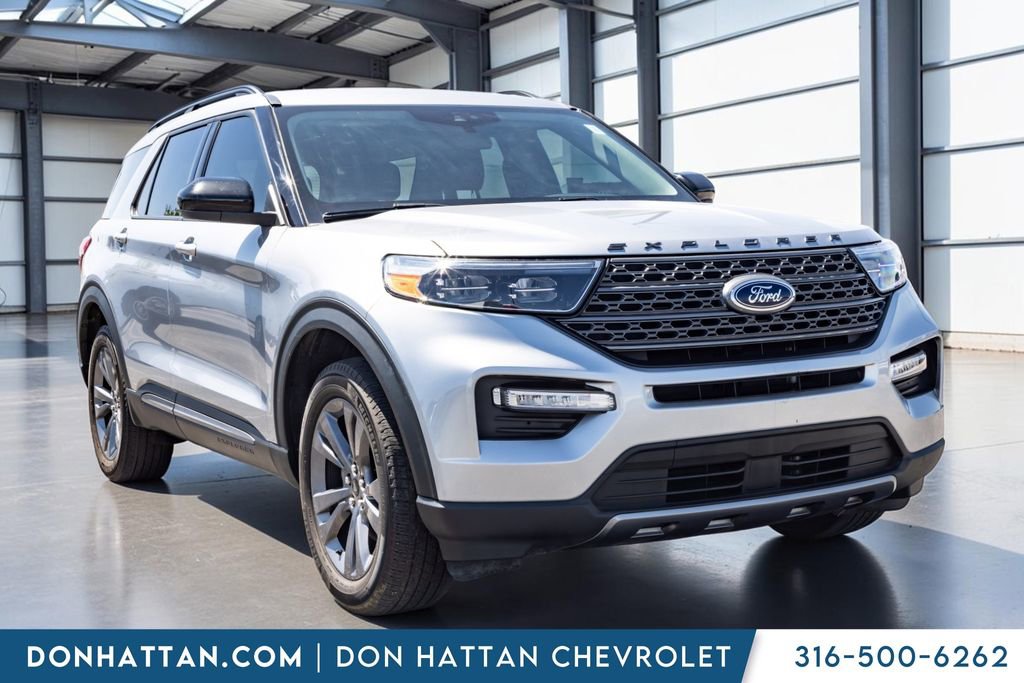 Used 2022 Ford Explorer XLT w/ Equipment Group 202A AWD/4WD image 23