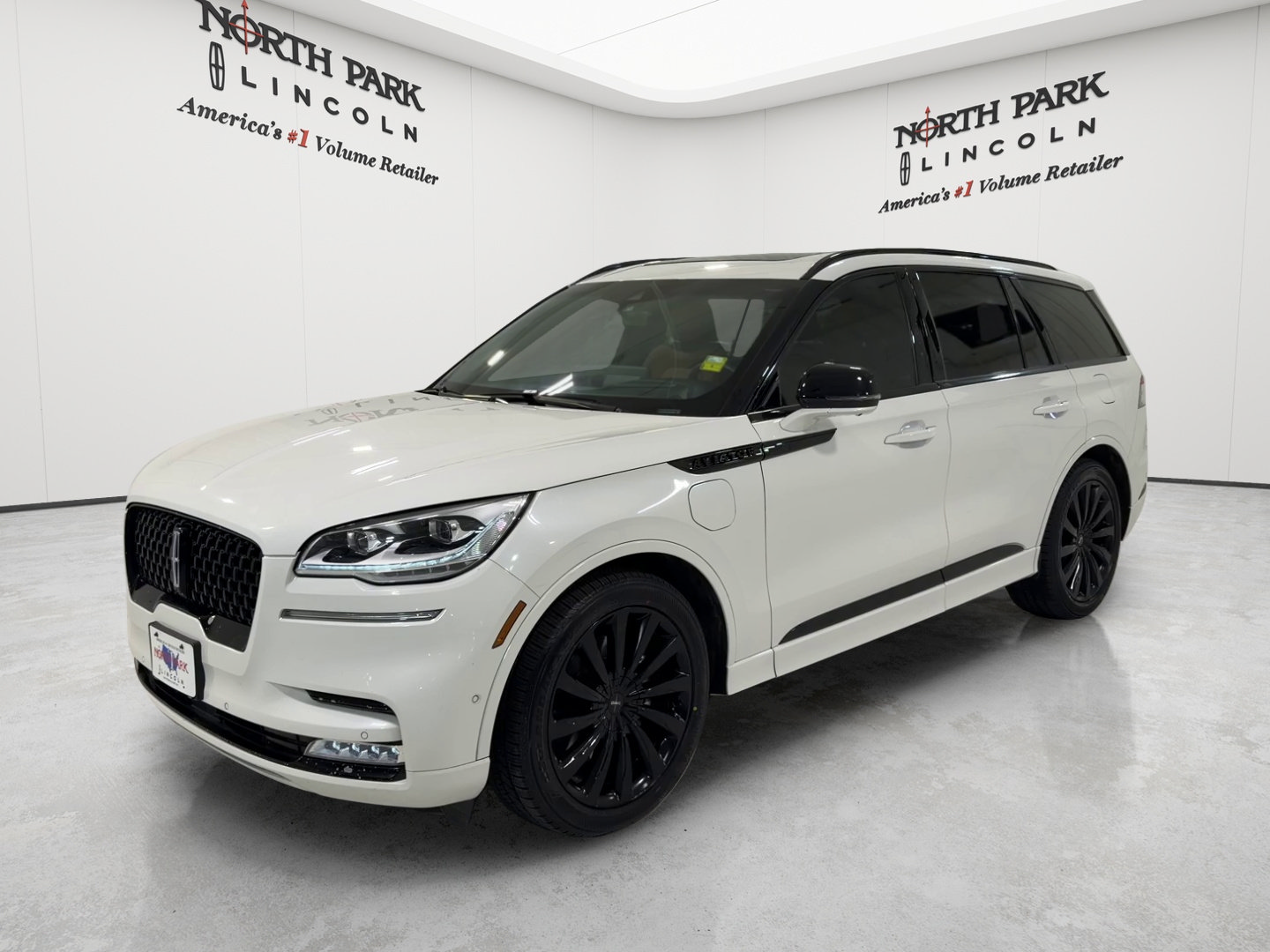Used 2023 Lincoln Aviator Black Label Grand Touring w/ Class IV Trailer Tow Package AWD/4WD image 1