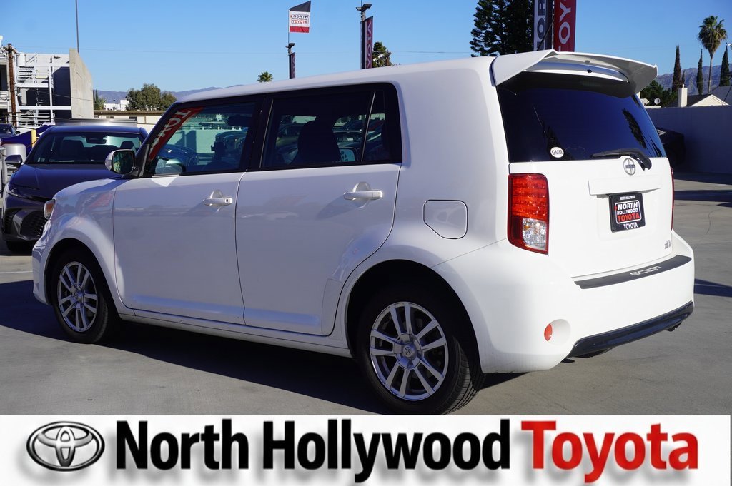 Used 2015 Scion xB Base image 4