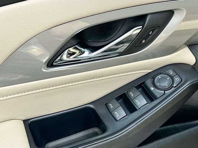 Used 2022 Chevrolet Traverse LS FWD image 17