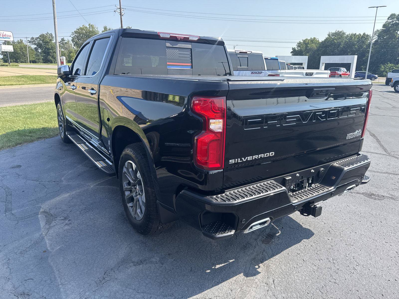 Used 2026 Chevrolet Silverado 1500 High Country w/ Technology Package AWD/4WD image 2