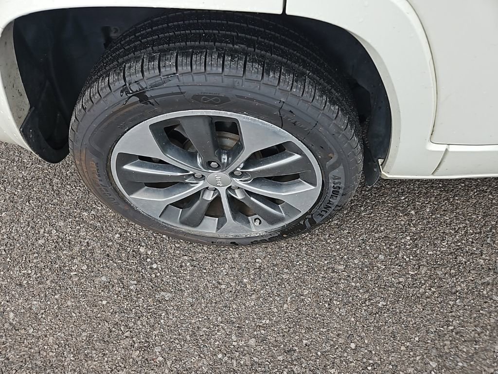 Used 2019 Jeep Cherokee Overland w/ Technology Group image 11