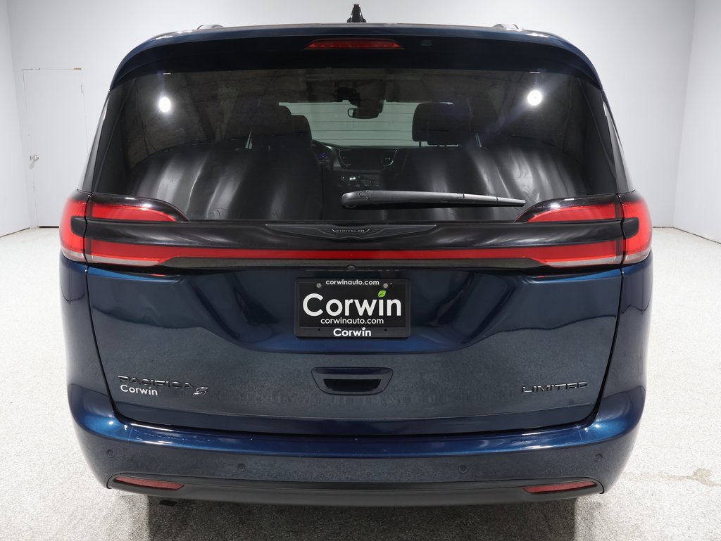 Used 2024 Chrysler Pacifica Limited w/ Uconnect Theater Family Group image 3