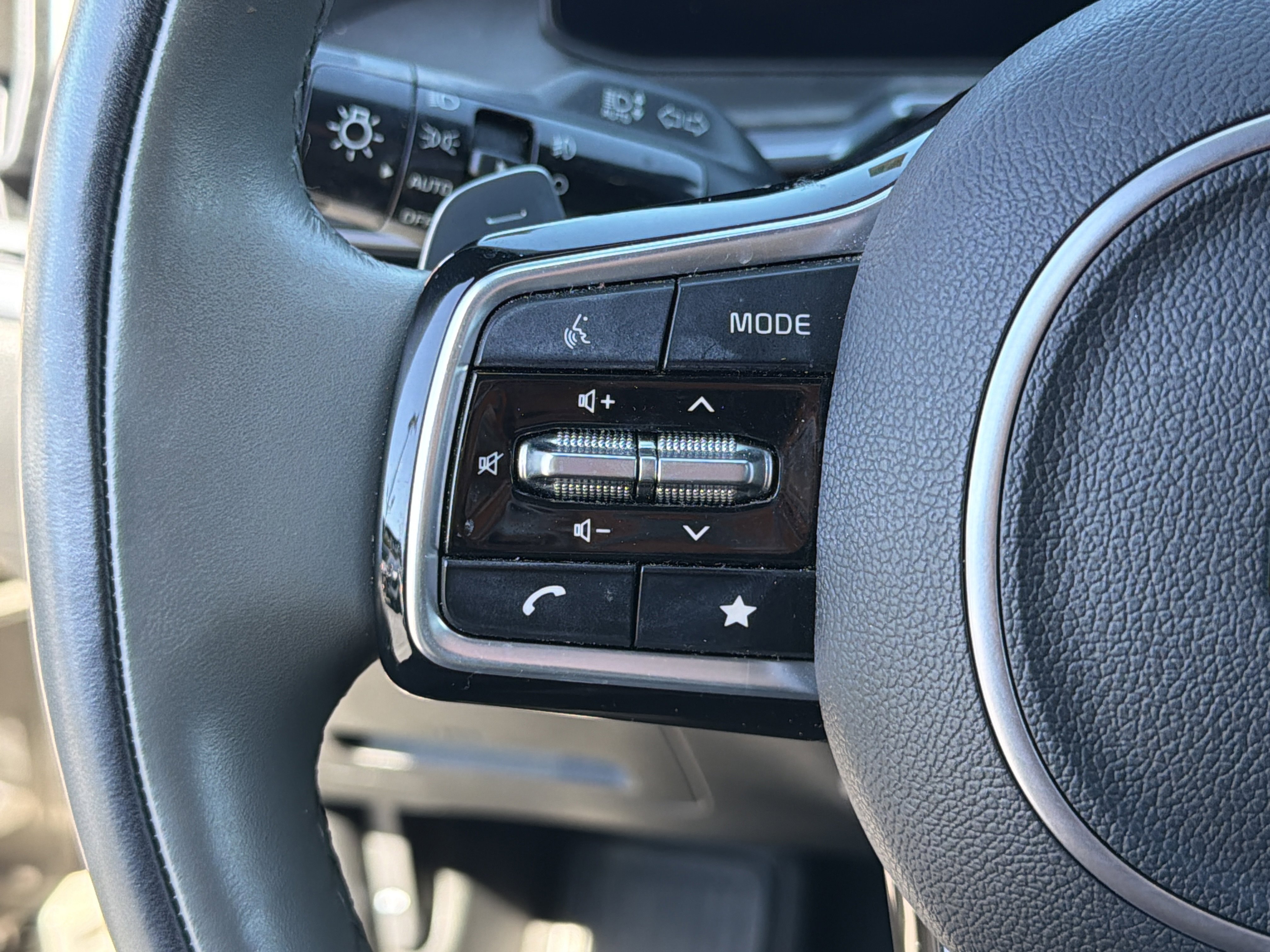 Used 2024 Kia Sorento SX Prestige w/ Sage Leather Package image 25