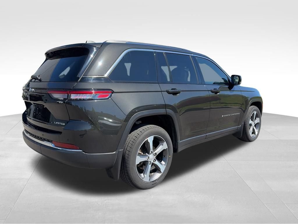 Used 2023 Jeep Grand Cherokee Limited w/ MOPAR Finishing Package AWD/4WD image 16