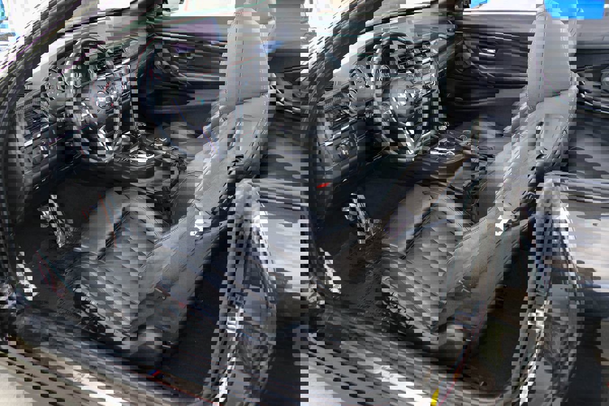 Used 2015 BMW M4 Convertible image 24