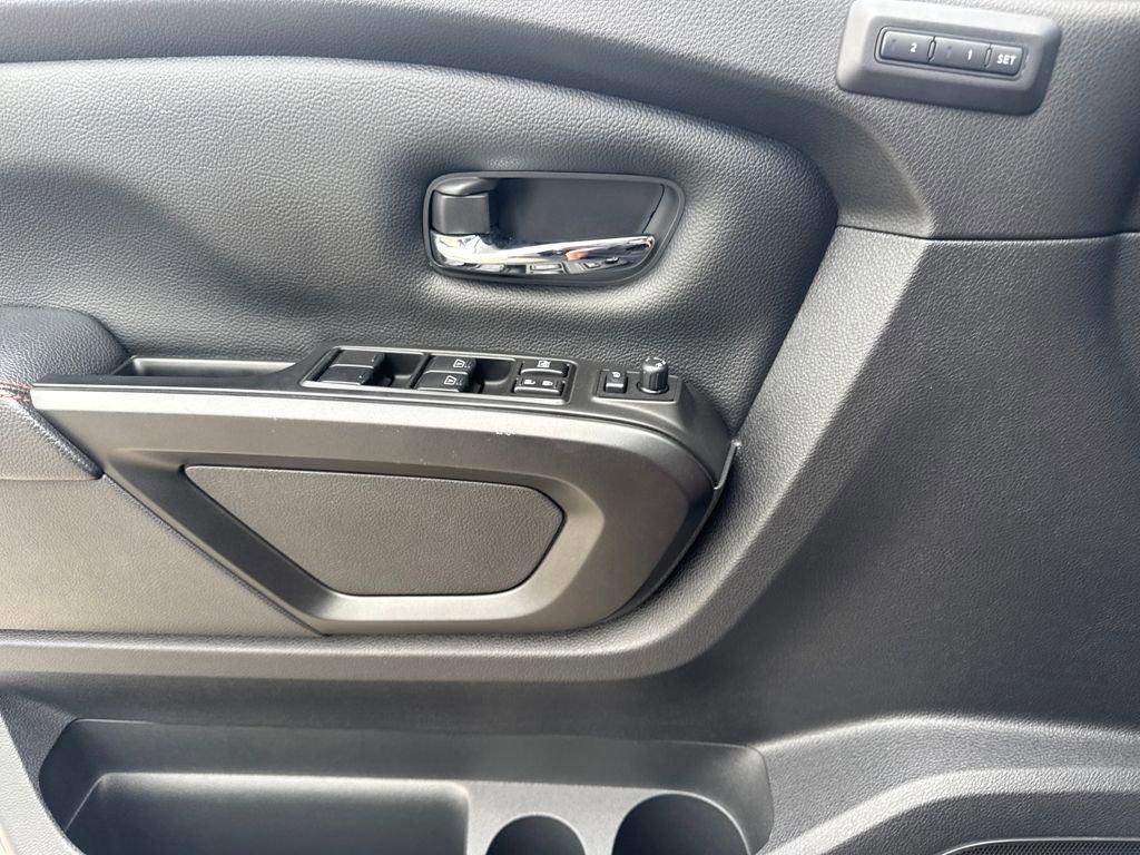 Used 2024 Nissan Titan PRO-4X w/ Pro-4x Convenience Package image 21