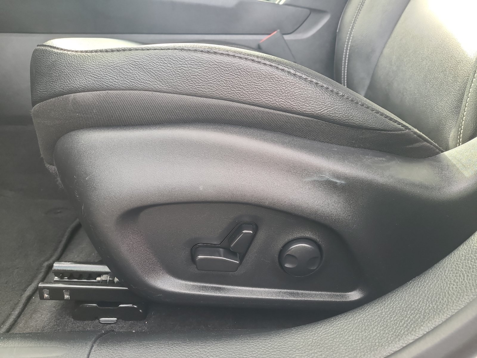 Used 2025 Jeep Compass Limited AWD/4WD image 15