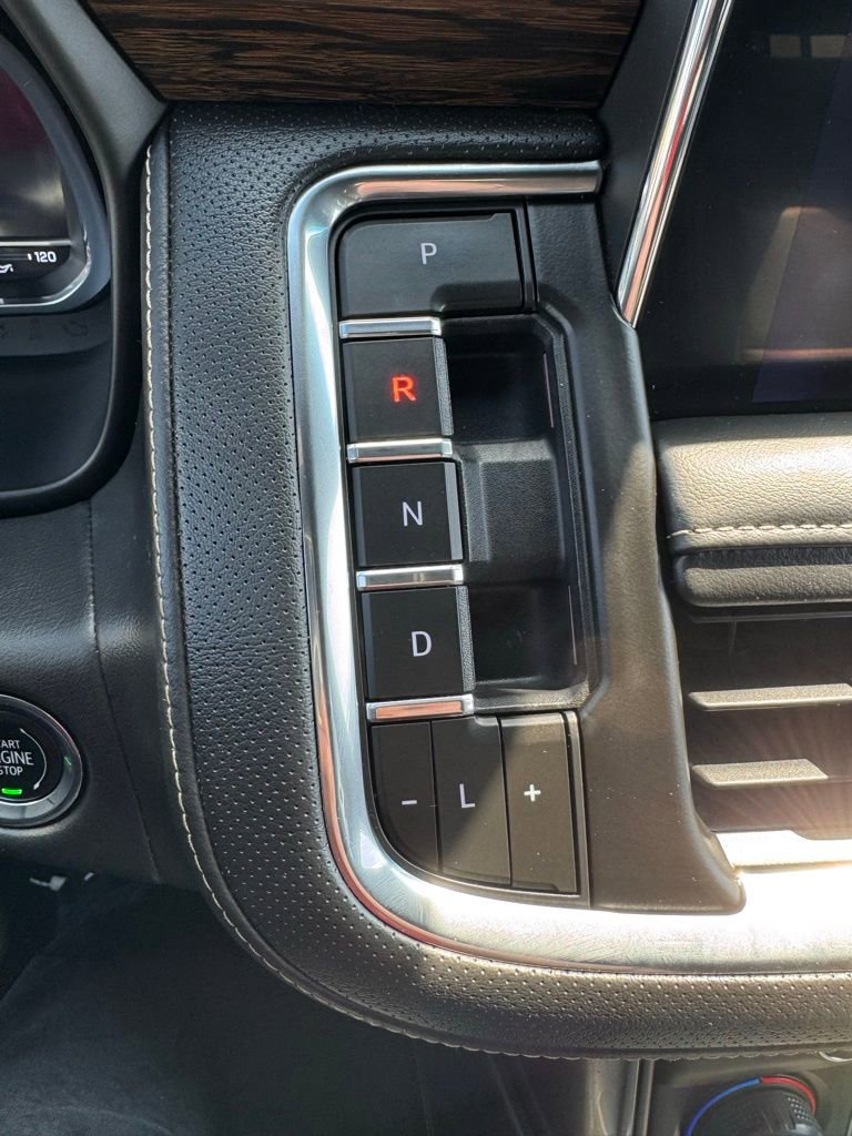 Used 2023 Chevrolet Suburban Premier AWD/4WD image 23