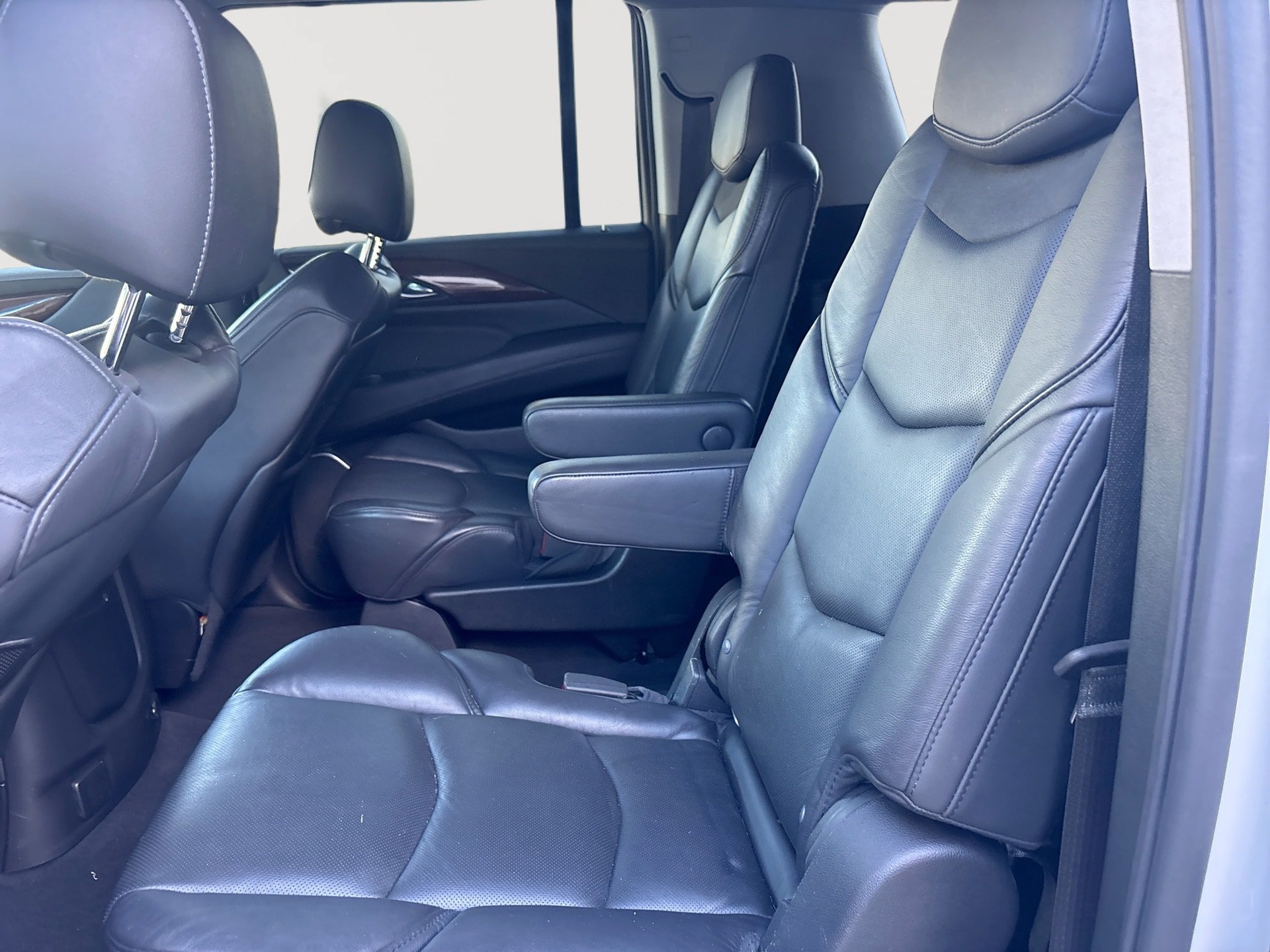 Used 2019 Cadillac Escalade ESV Luxury AWD/4WD image 26