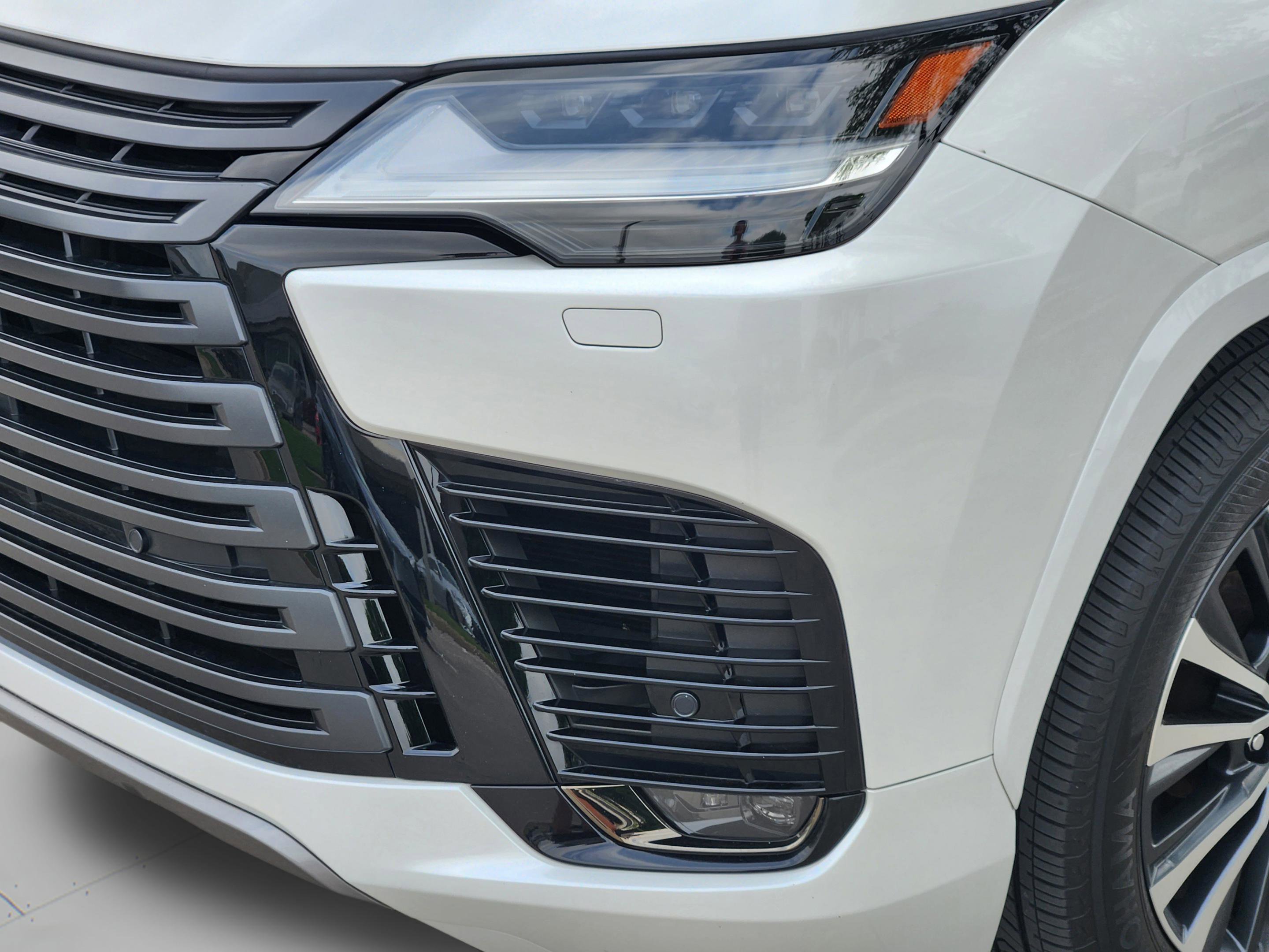 Used 2024 Lexus LX 600 4WD w/ Appearance Package image 32