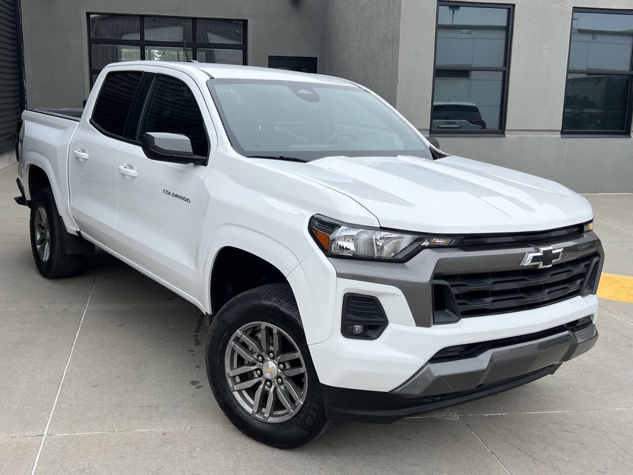 Used 2023 Chevrolet Colorado LT w/ LT Convenience Package AWD/4WD image 6