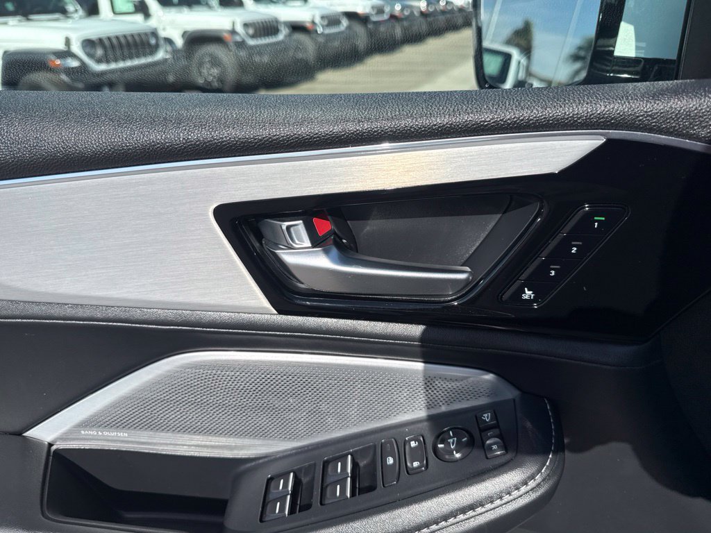 Used 2025 Acura MDX w/ Technology Package FWD image 20