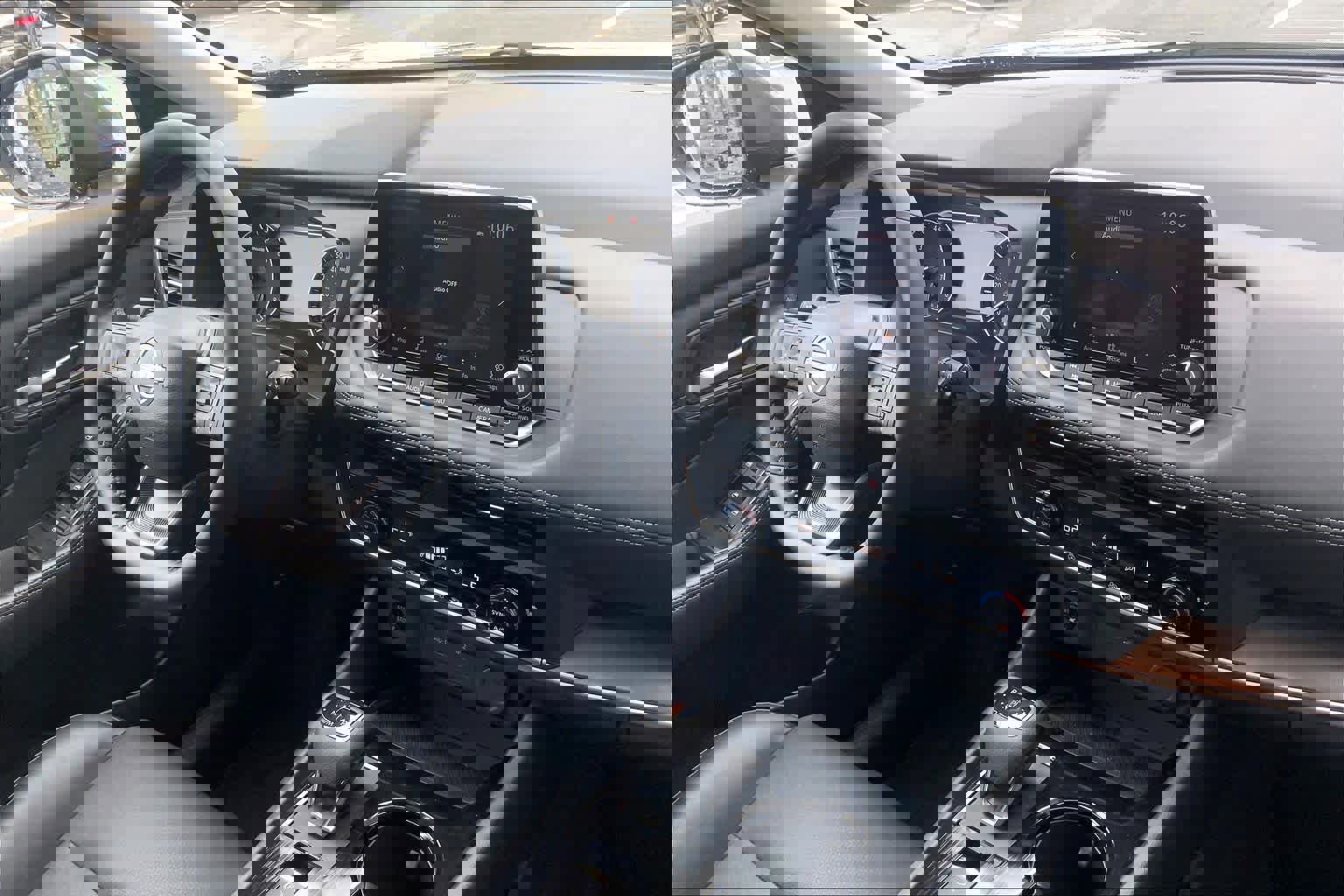 Used 2025 Nissan Rogue SV w/ SV Premium Package image 32