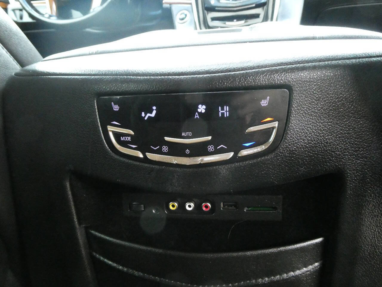 Used 2015 Cadillac Escalade ESV Luxury image 34