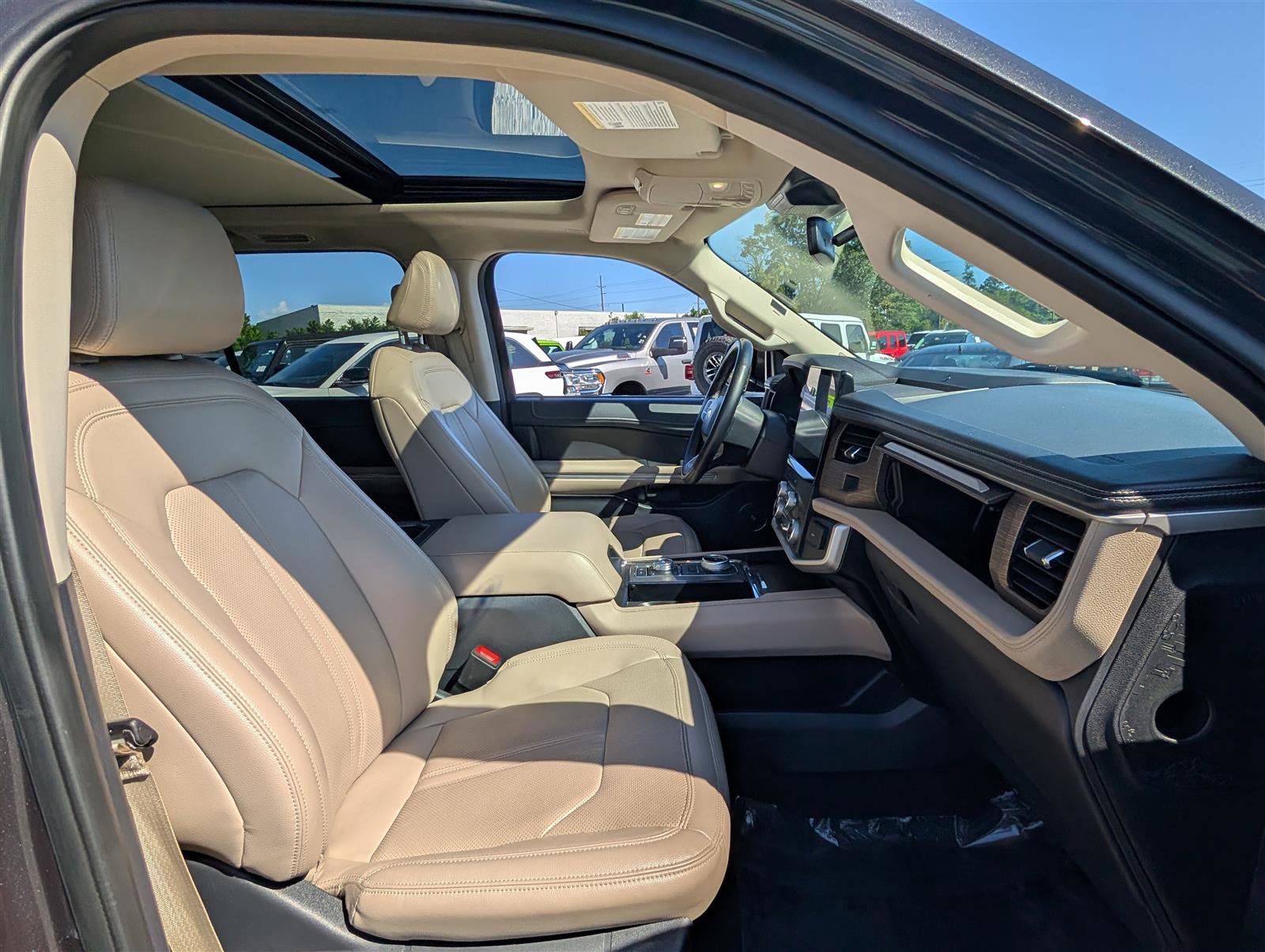 Used 2024 Ford Expedition Max Limited image 10