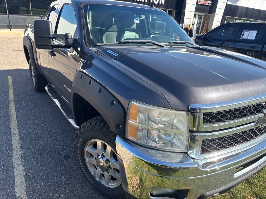 Used 2011 Chevrolet Silverado 2500 LT w/ Interior Plus Package AWD/4WD image 3