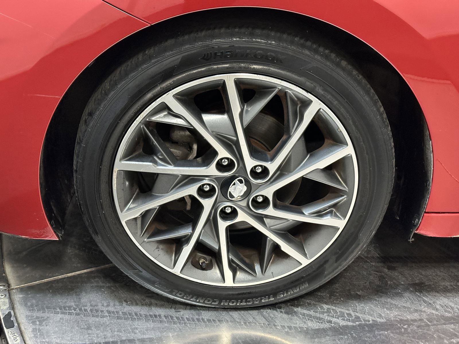 Used 2019 Hyundai Elantra Limited image 18