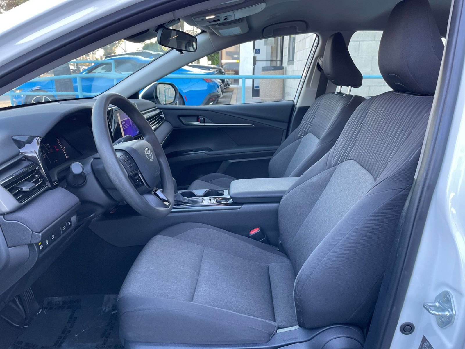 Used 2025 Toyota Camry LE image 27