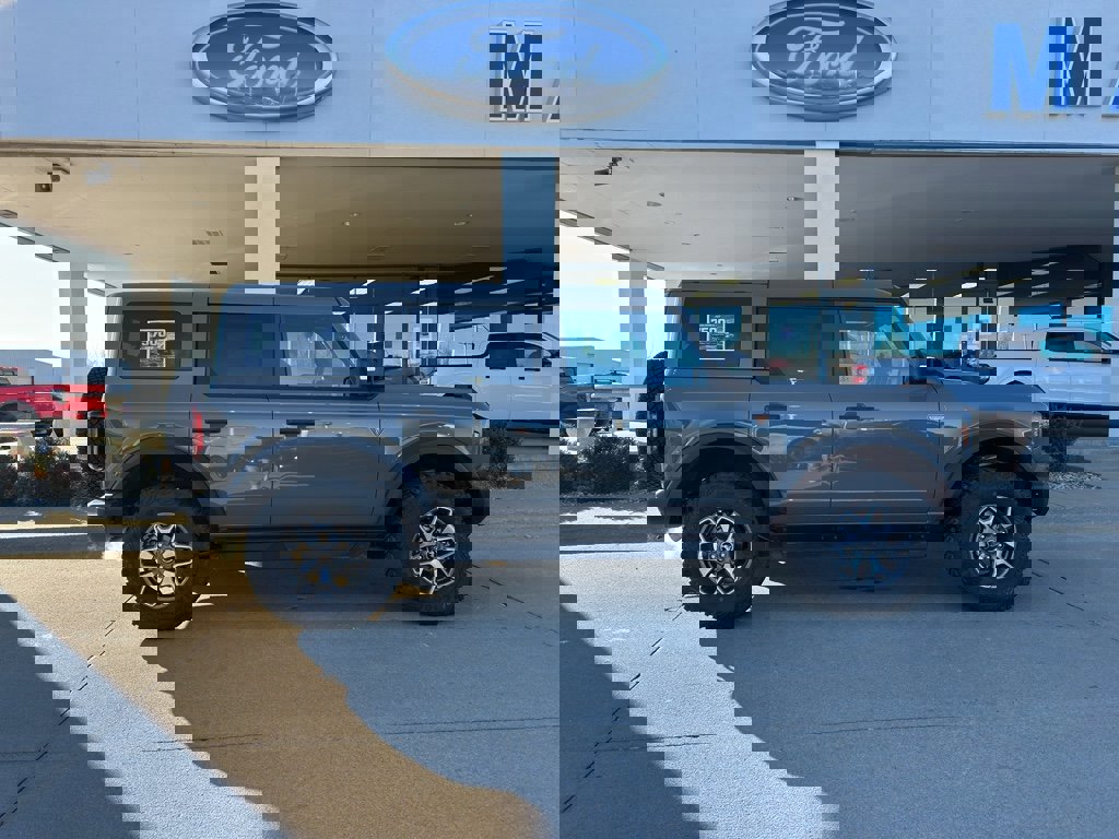 New 2025 Ford Bronco Badlands image 3