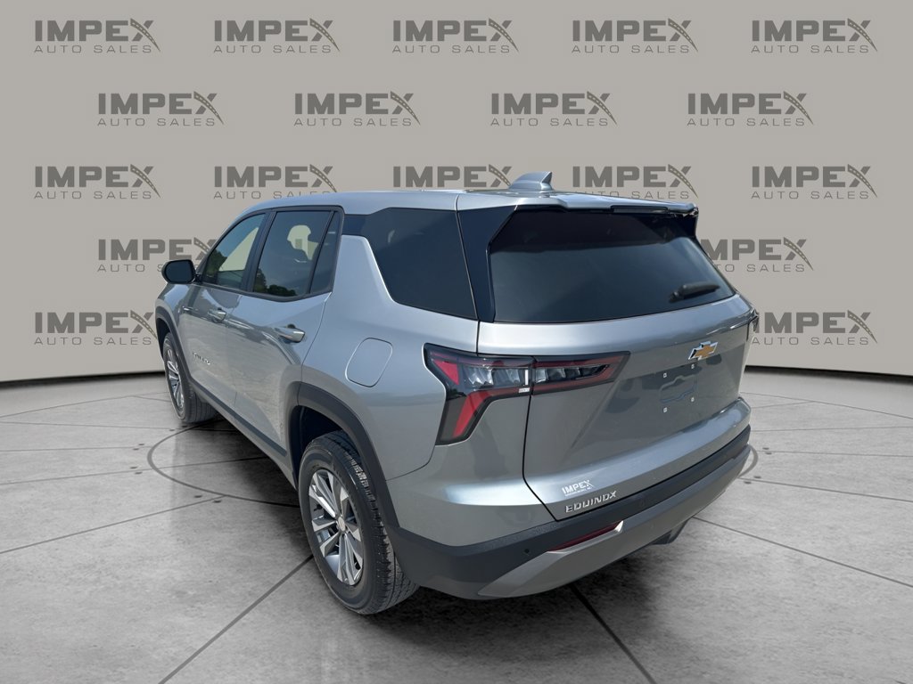 Used 2026 Chevrolet Equinox LT FWD image 3
