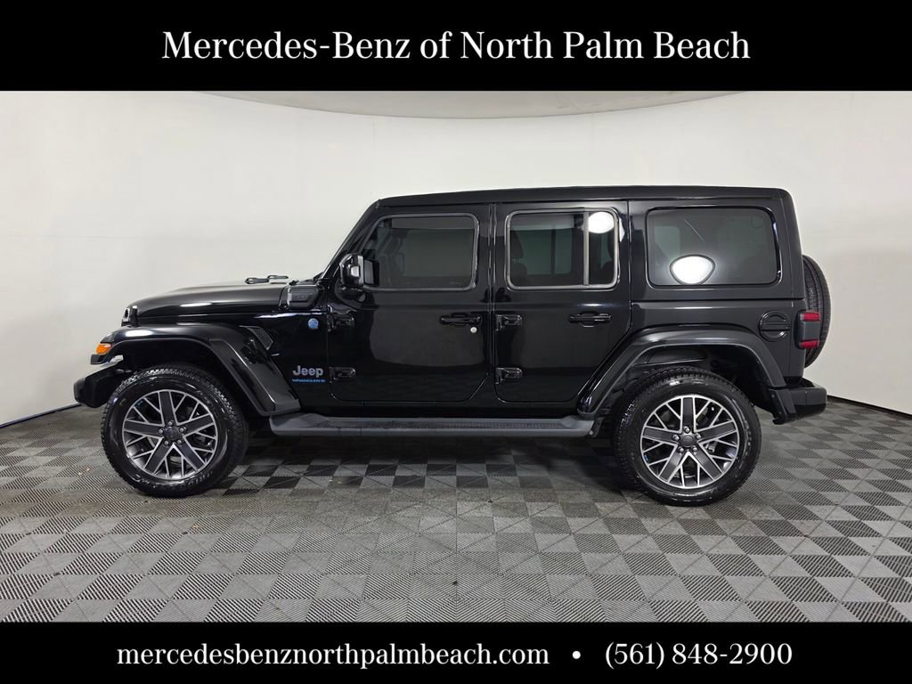 Used 2023 Jeep Wrangler Unlimited Sahara image 3