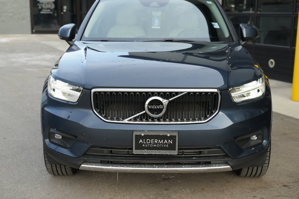 Used 2021 Volvo XC40 T5 Momentum w/ Premium Package image 9
