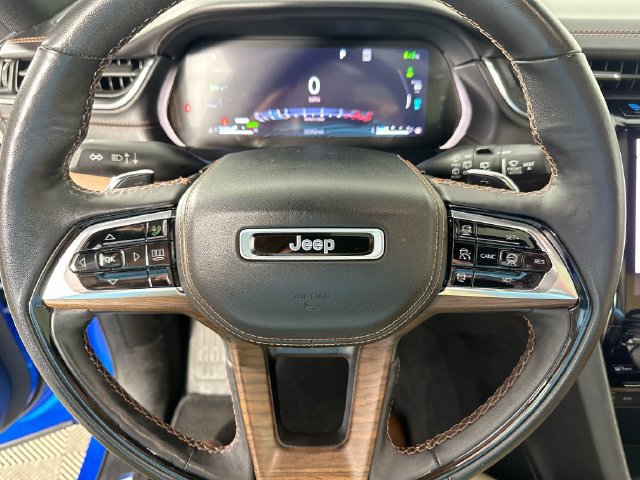 Used 2023 Jeep Grand Cherokee Summit AWD/4WD image 23
