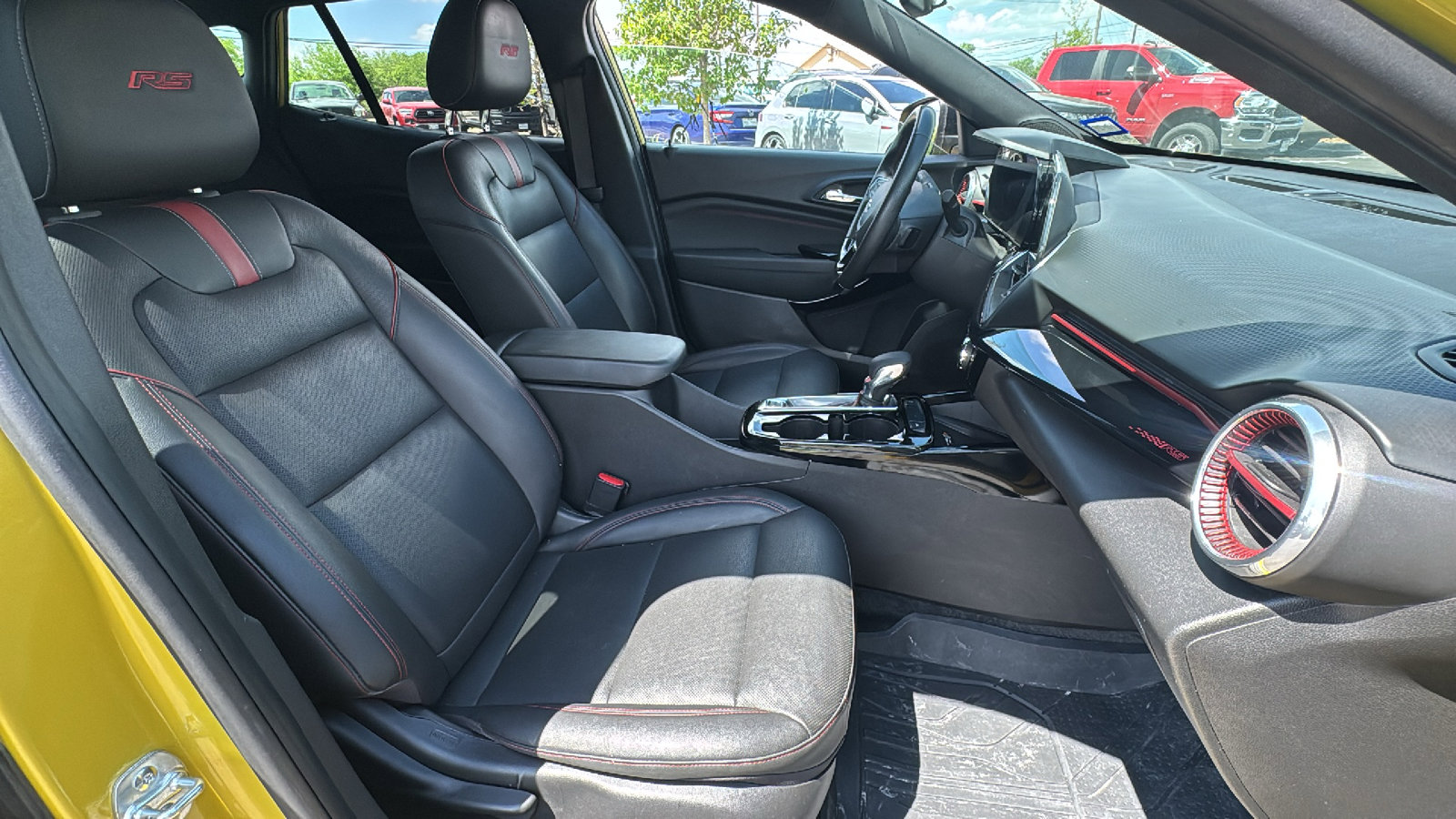 Used 2024 Chevrolet Trax RS w/ Sunroof Package image 32