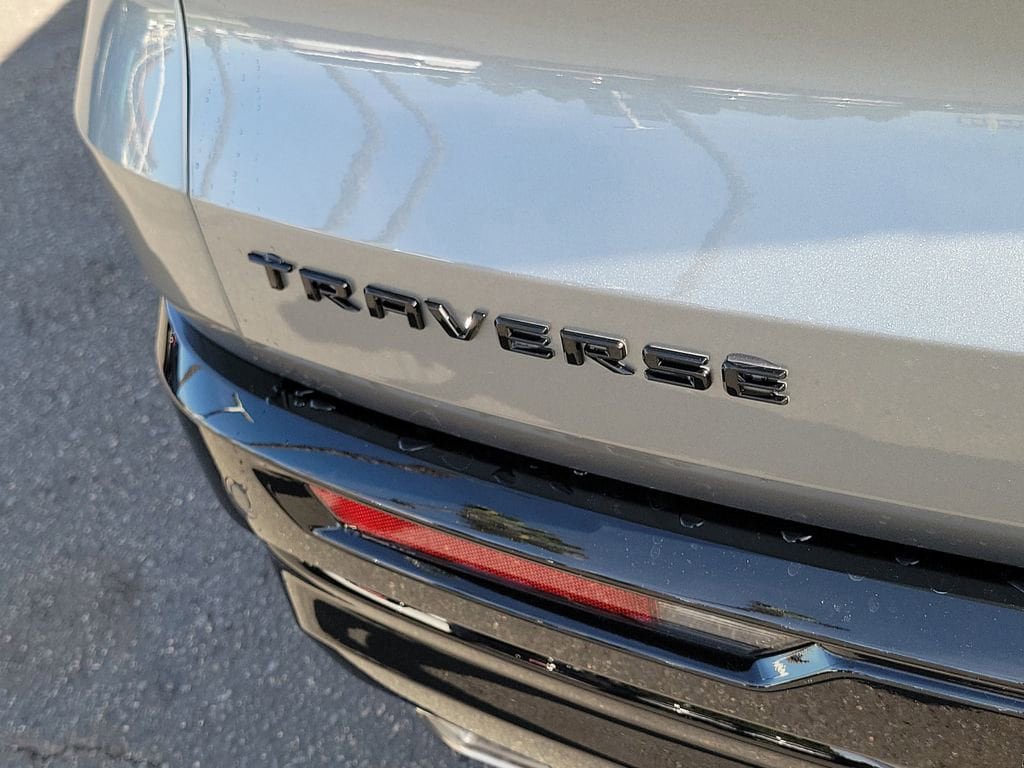 New 2026 Chevrolet Traverse RS w/ LPO, Floor Liner Package FWD image 22