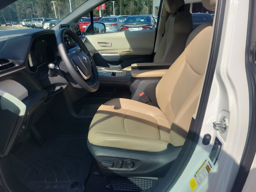 Used 2022 Toyota Sienna XLE FWD image 15