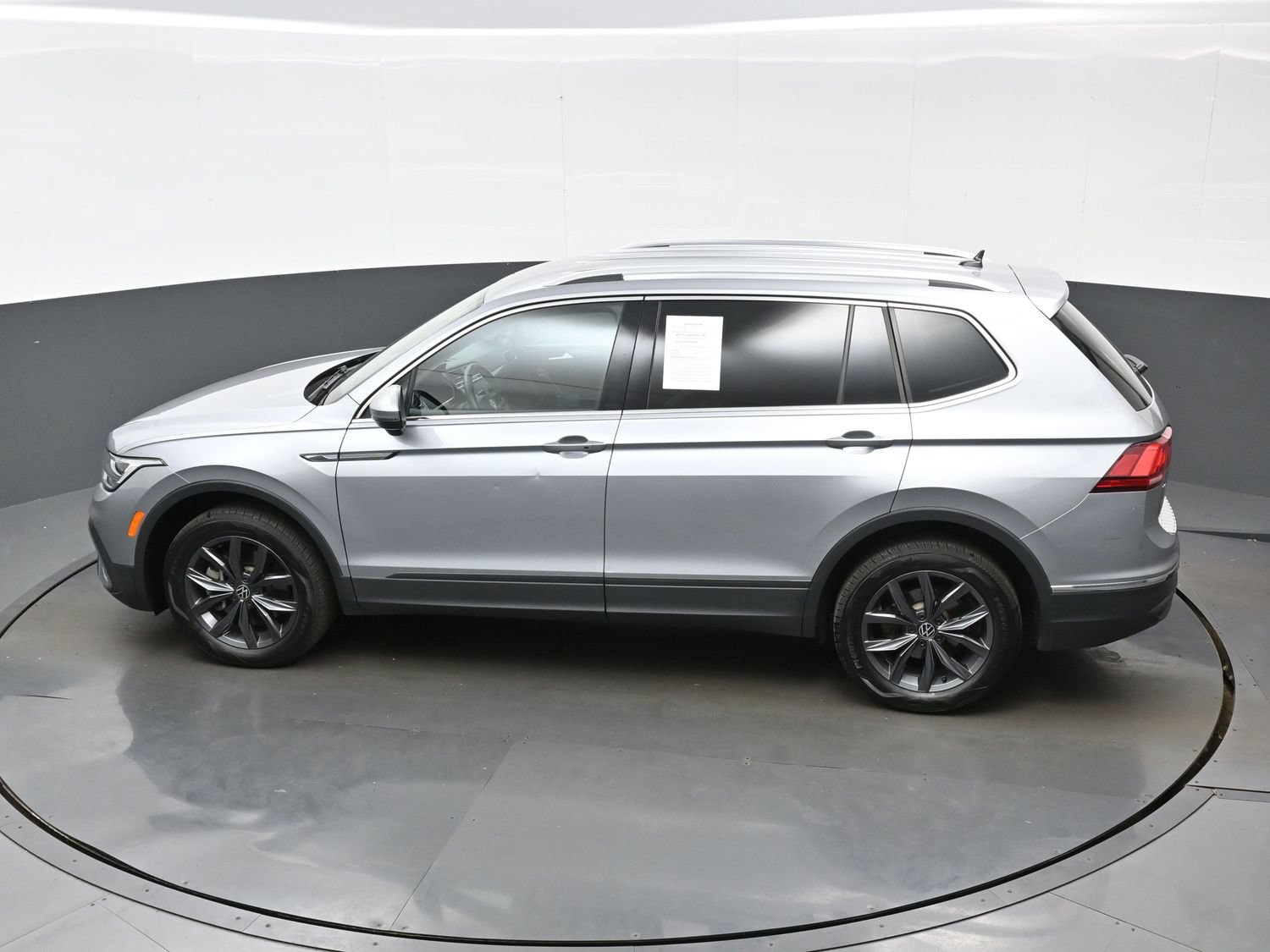 Used 2022 Volkswagen Tiguan SE AWD/4WD image 34