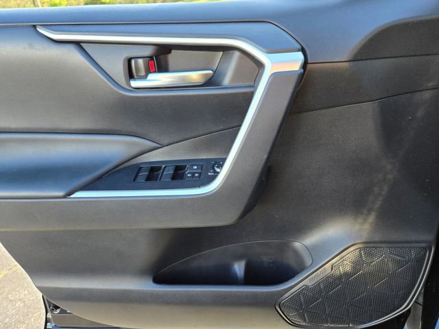 Used 2021 Toyota RAV4 XLE FWD image 33