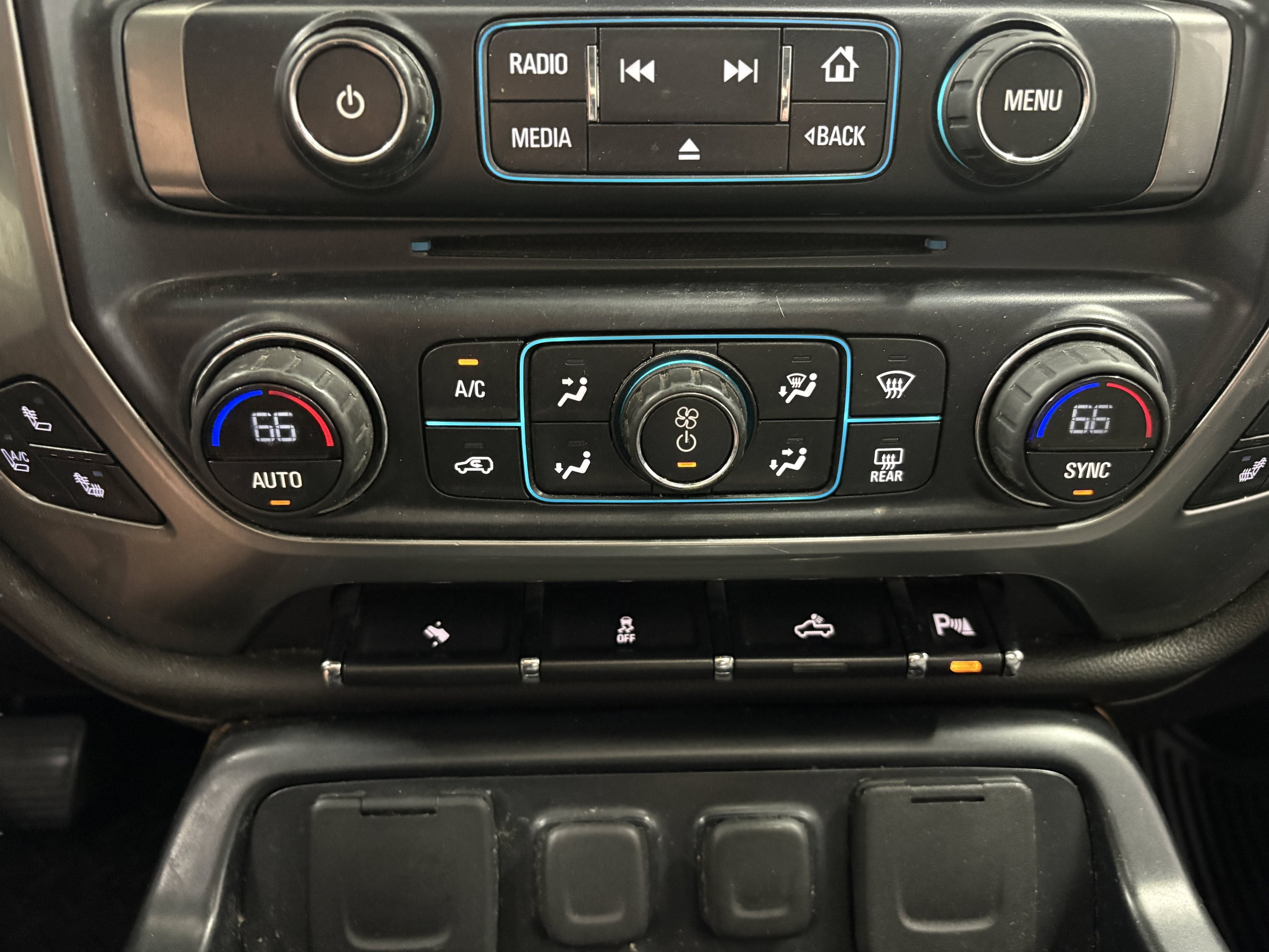Used 2014 Chevrolet Silverado 1500 LTZ w/ LTZ Plus Package AWD/4WD image 18