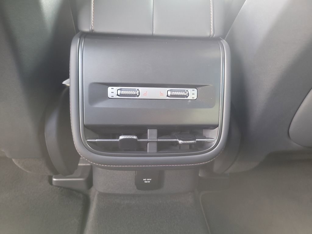 Used 2024 Lincoln Nautilus Reserve w/ Equipment Group 202A image 13