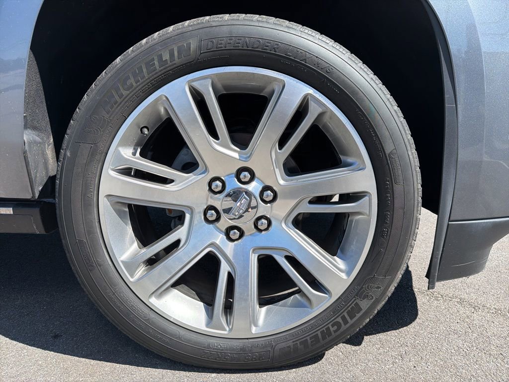 Used 2018 Cadillac Escalade Premium Luxury AWD/4WD image 13