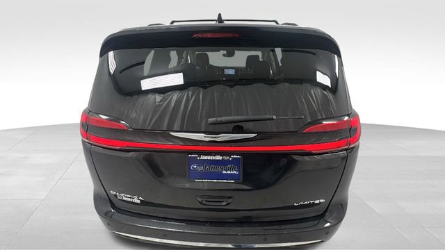 Used 2023 Chrysler Pacifica Limited image 4