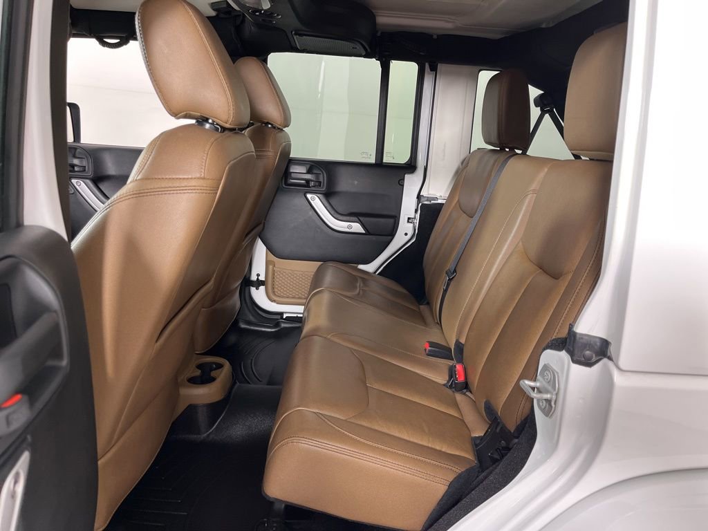 Used 2016 Jeep Wrangler Unlimited Sahara w/ Connectivity Group image 18