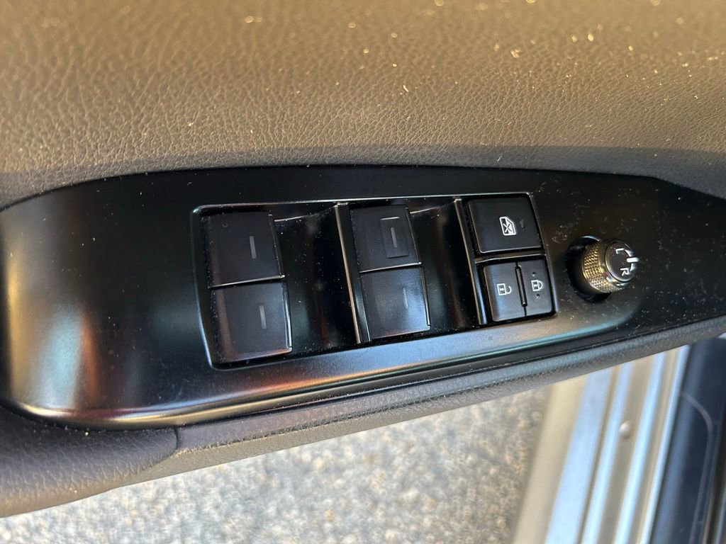Used 2025 Toyota Camry LE w/ Convenience Package image 17