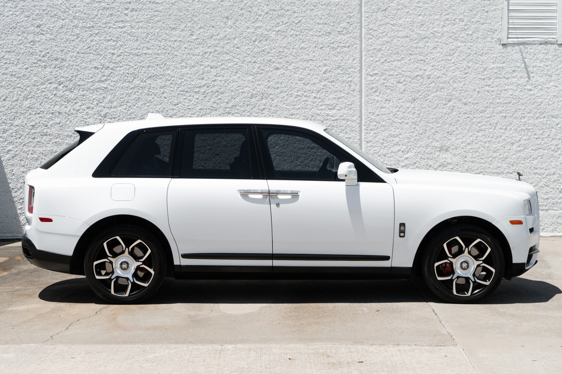 Used 2022 Rolls-Royce Cullinan Black Badge w/ Dark Exterior Package AWD/4WD image 7