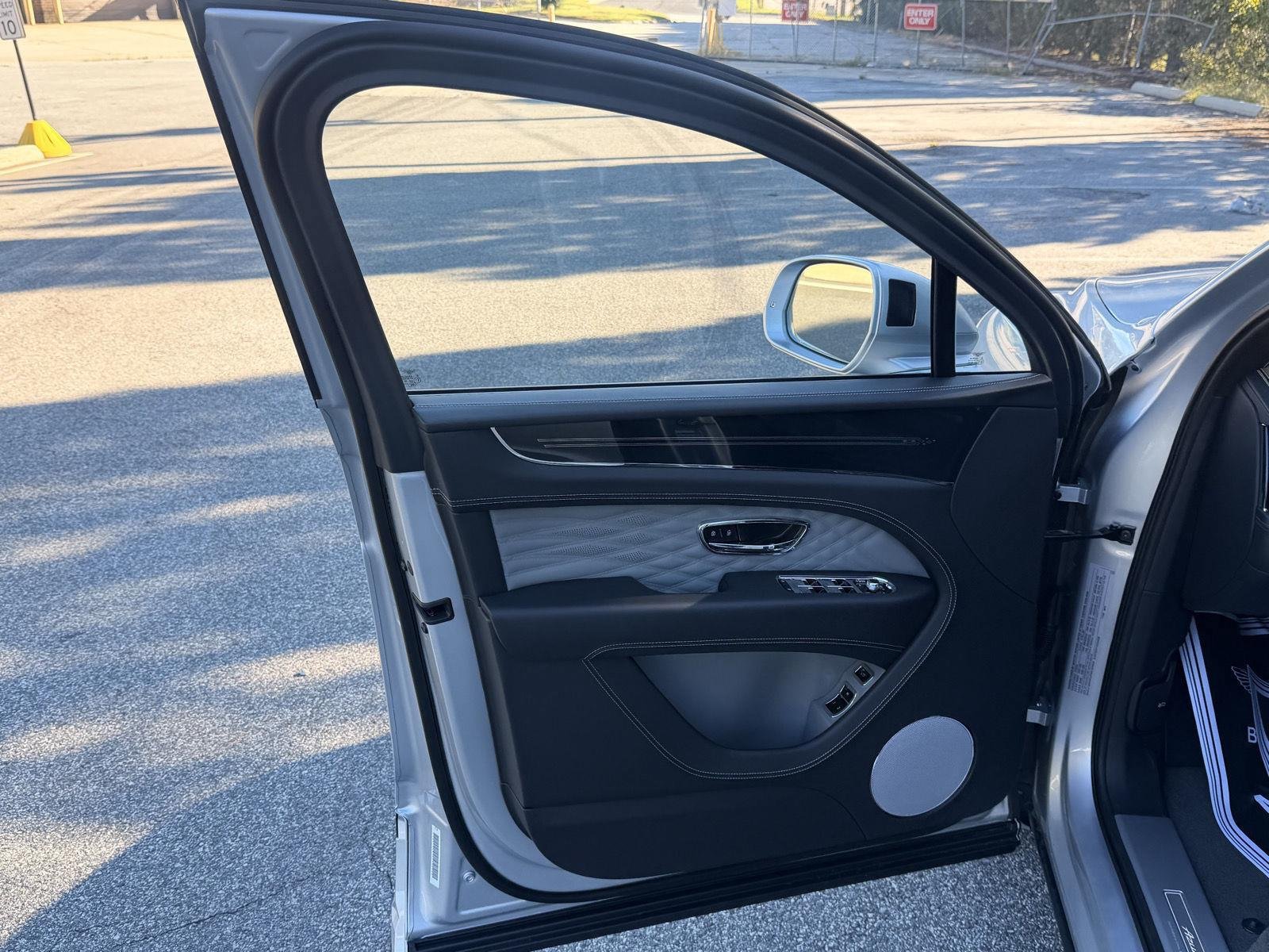 New 2027 Bentley Bentayga AWD/4WD image 27