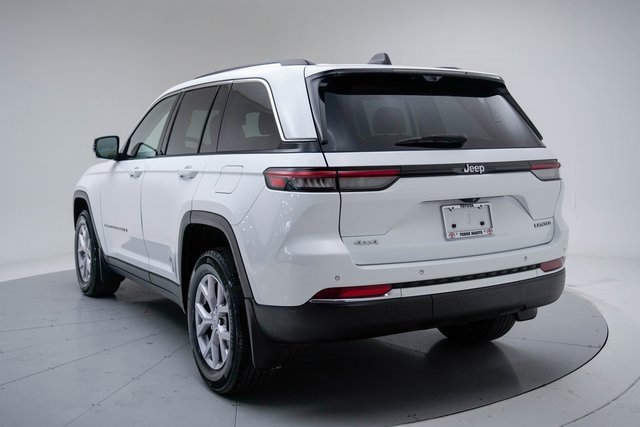 Used 2022 Jeep Grand Cherokee Limited w/ Luxury Tech Group II image 3