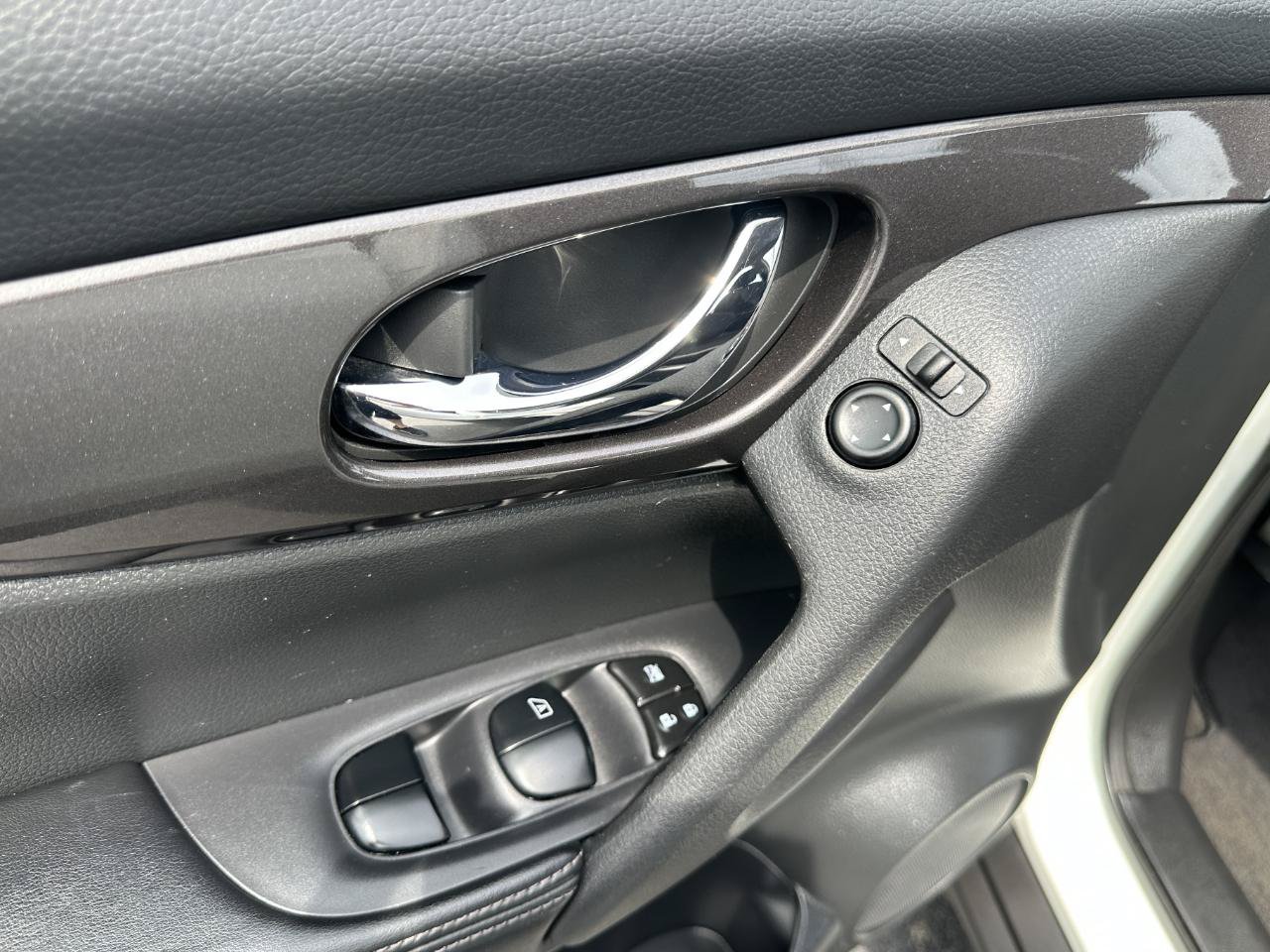 Used 2019 Nissan Rogue S w/ Special Edition Package AWD/4WD image 23